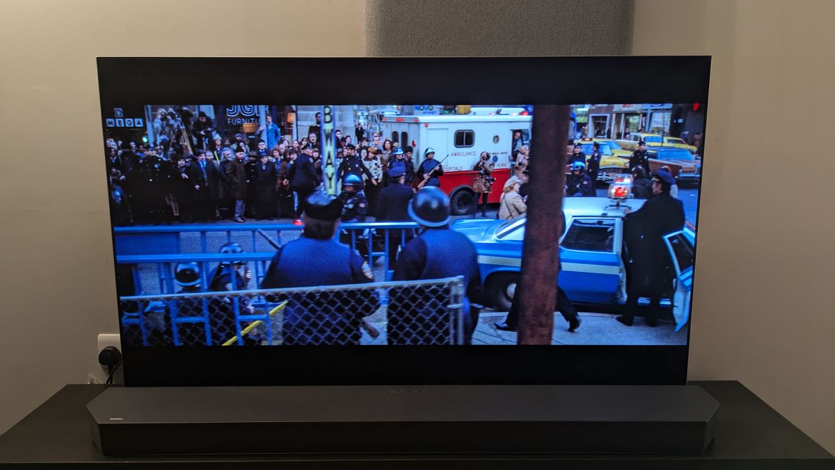LG G5 showing a crowd outside from The Taking of Pelham 123 (1974) 4K Blu-ray on screen