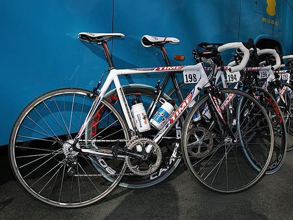 The Bouygues Telecom boys went with standard seatposts on their Time bikes.