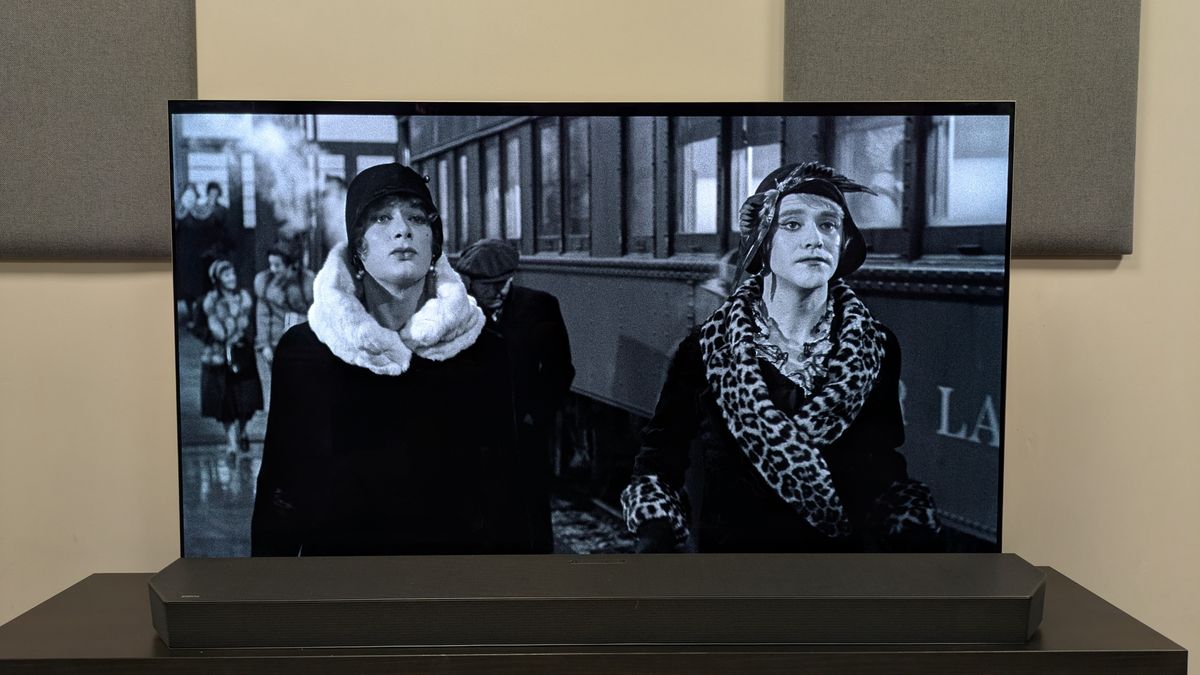 Some Like It Hot 4K Blu-ray showing Joe as Josephine and Jerry as Daphne, shown on an LG G5 OLED