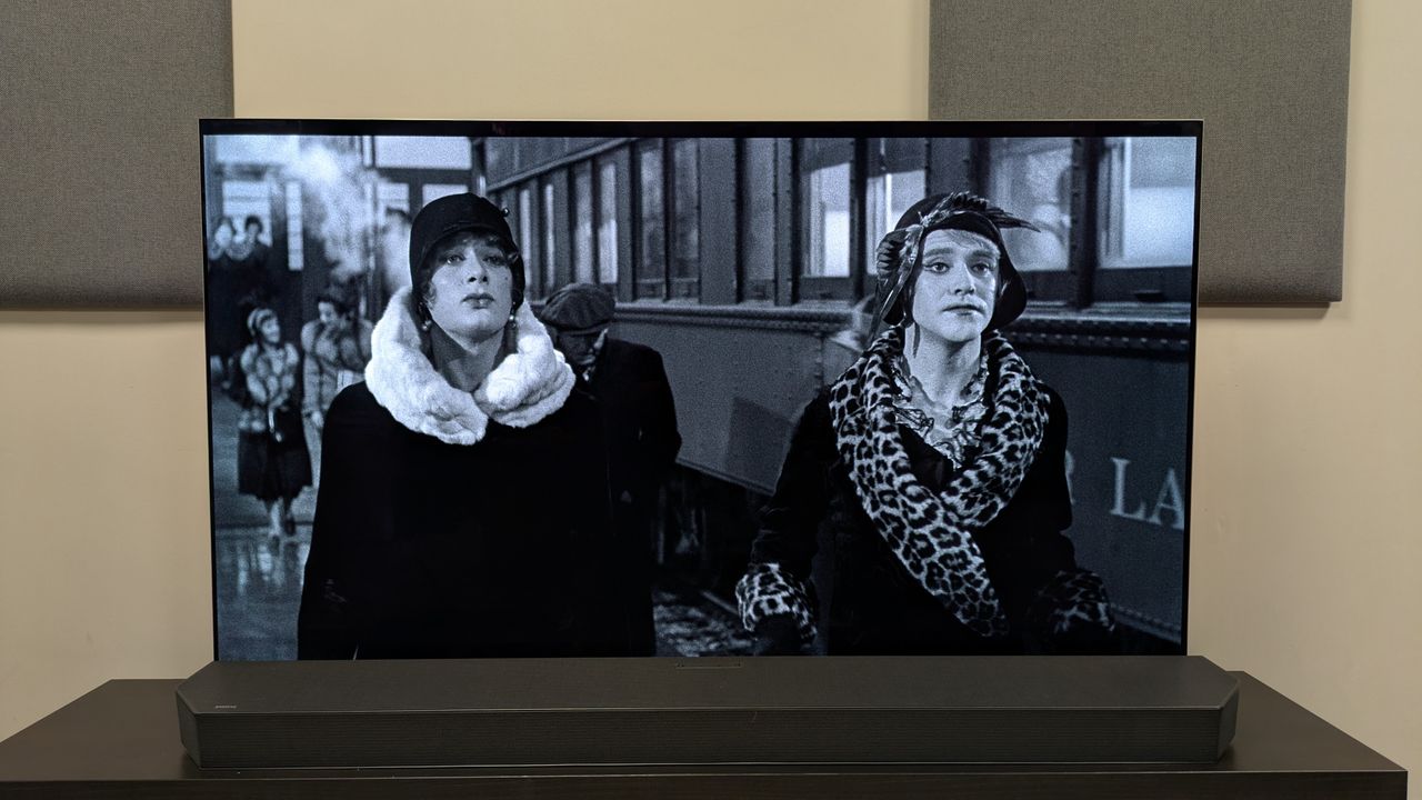 Some Like It Hot 4K Blu-ray showing Joe as Josephine and Jerry as Daphne, shown on an LG G5 OLED