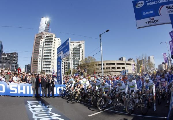 The peloton lines up in Melbourne's Federation Square.