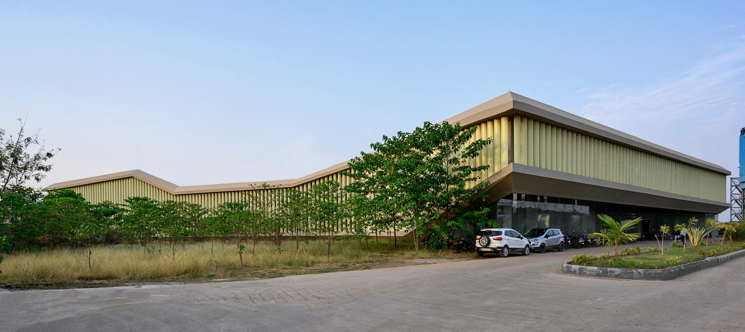 Side view of The Courtyard Office by Sanjay Puri.