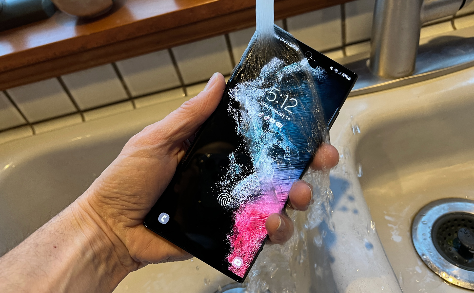 Samsung Galaxy S22 Ultra wet screen