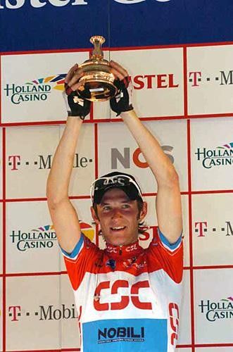 Schleck holds it up