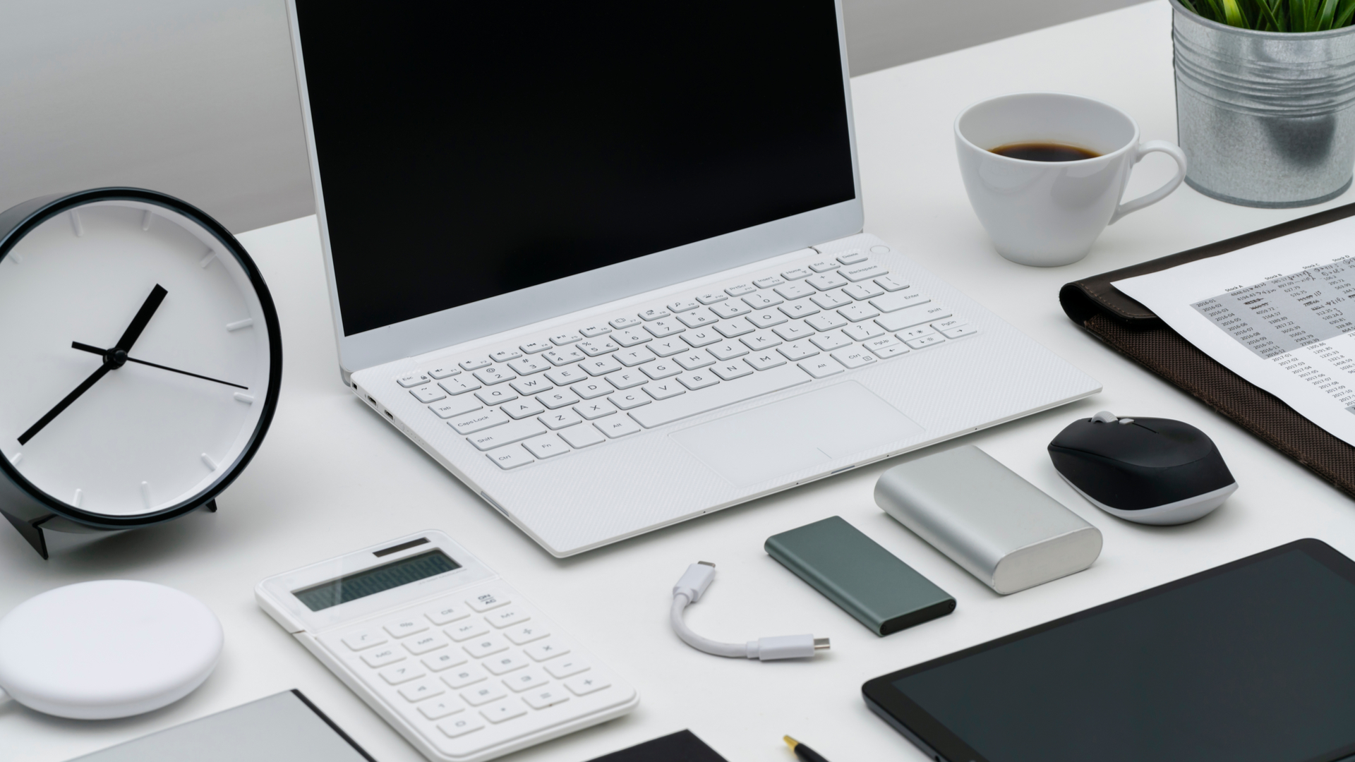 5 Super Cool Desk Gadgets Which Can Organise Your Messy Workspace