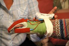 video game therapy, glove, strokes, brain injuries