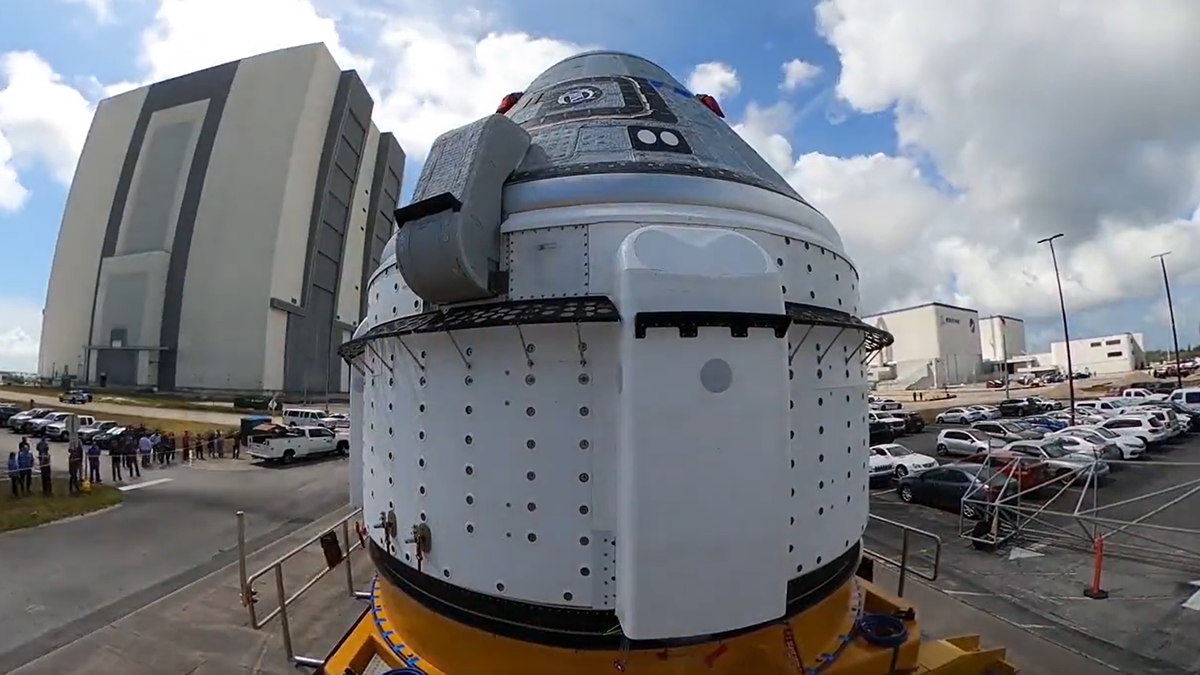 Watch Boeing's Starliner Capsule Meet Its Rocket Ahead Of Crucial Test ...