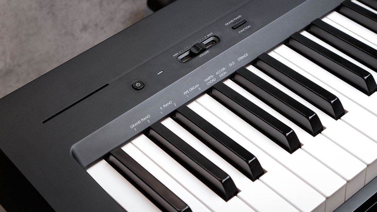 Yamaha P-145