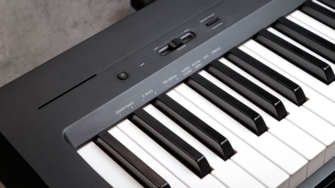 Yamaha P-145