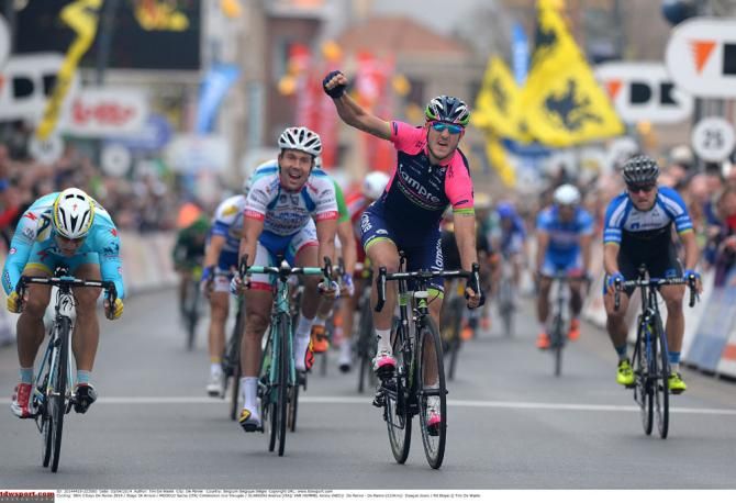 Sacha Modolo (Lampre-Merida) leads the way in de Panne