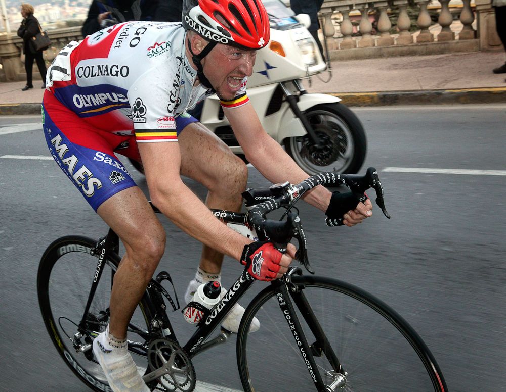 Ludo Dierckxsens (Landbouwkrediet-Colnago) attacks in the 2004 race.