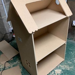 creates floor and roof for doll house