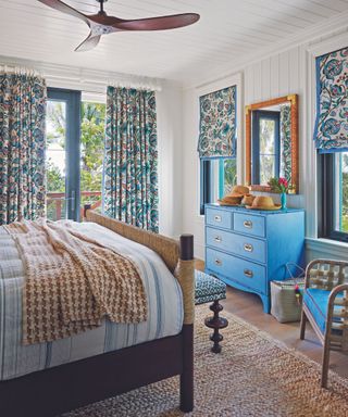 Bahamian bedroom with blues