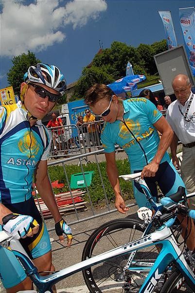Sergai Ivanov and Iglinsky (Astana) before the start.