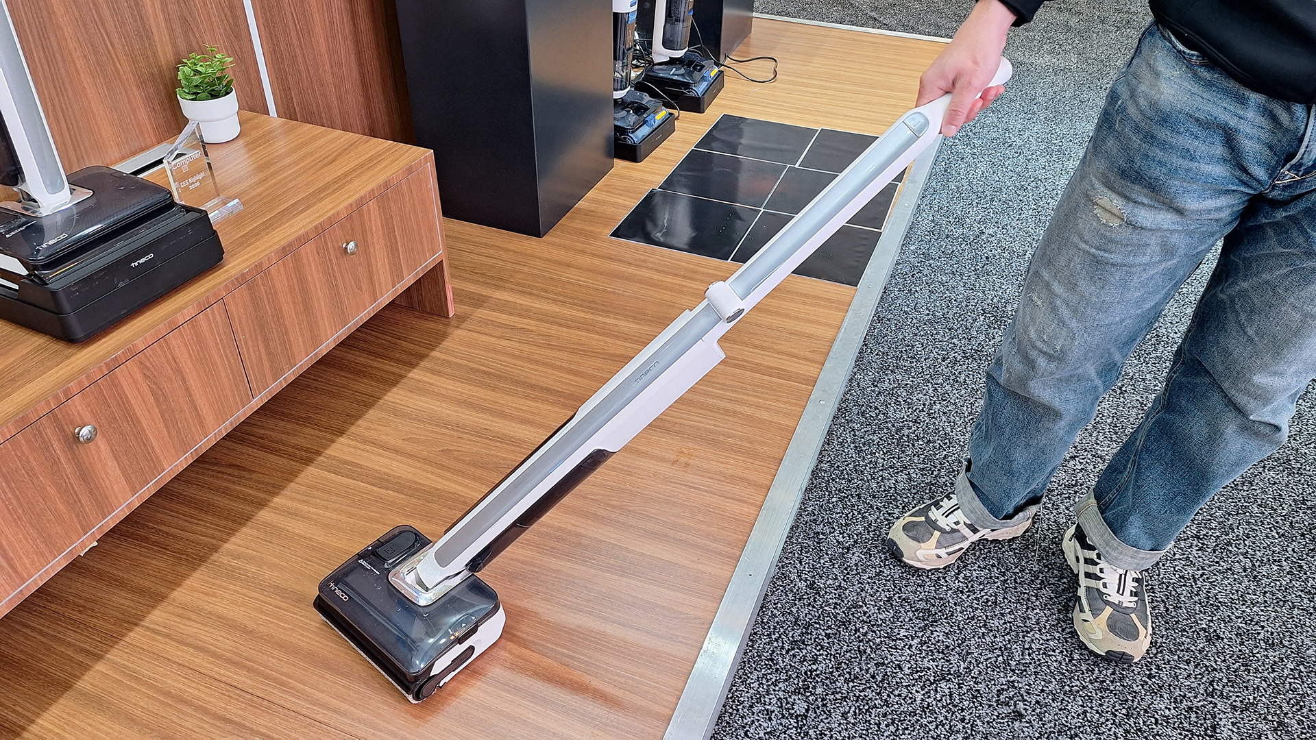 Tineco FLOOR ONE i7 Fold at CES