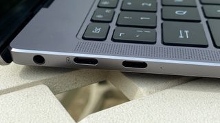 Huawei MateBook X Pro: Left ports