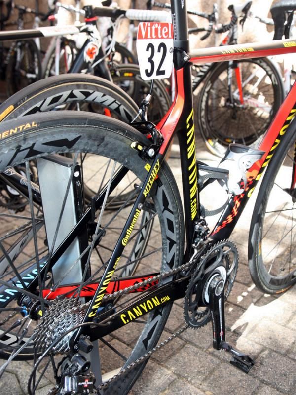 Three guesses for the national colors of Belgium