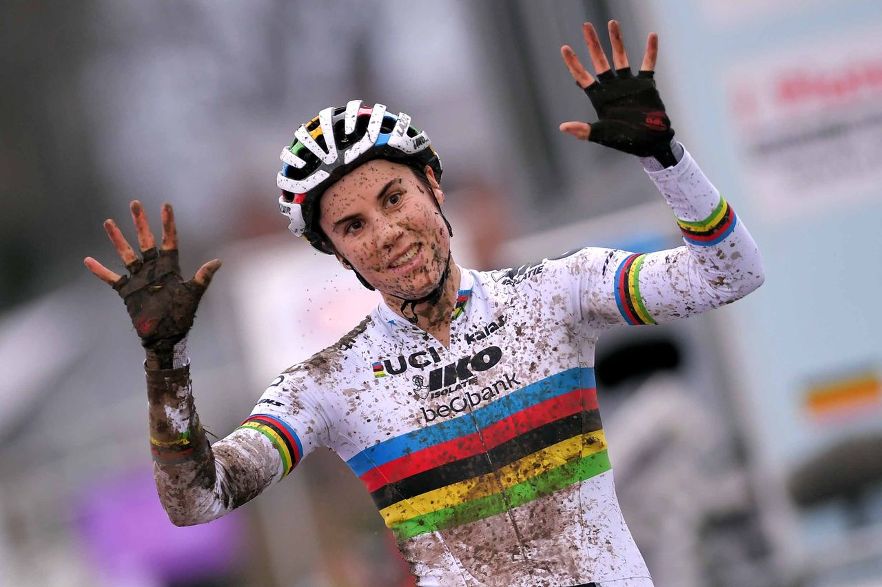 Sanne Cant tots up her 10th Belgian cyclo-cross title.