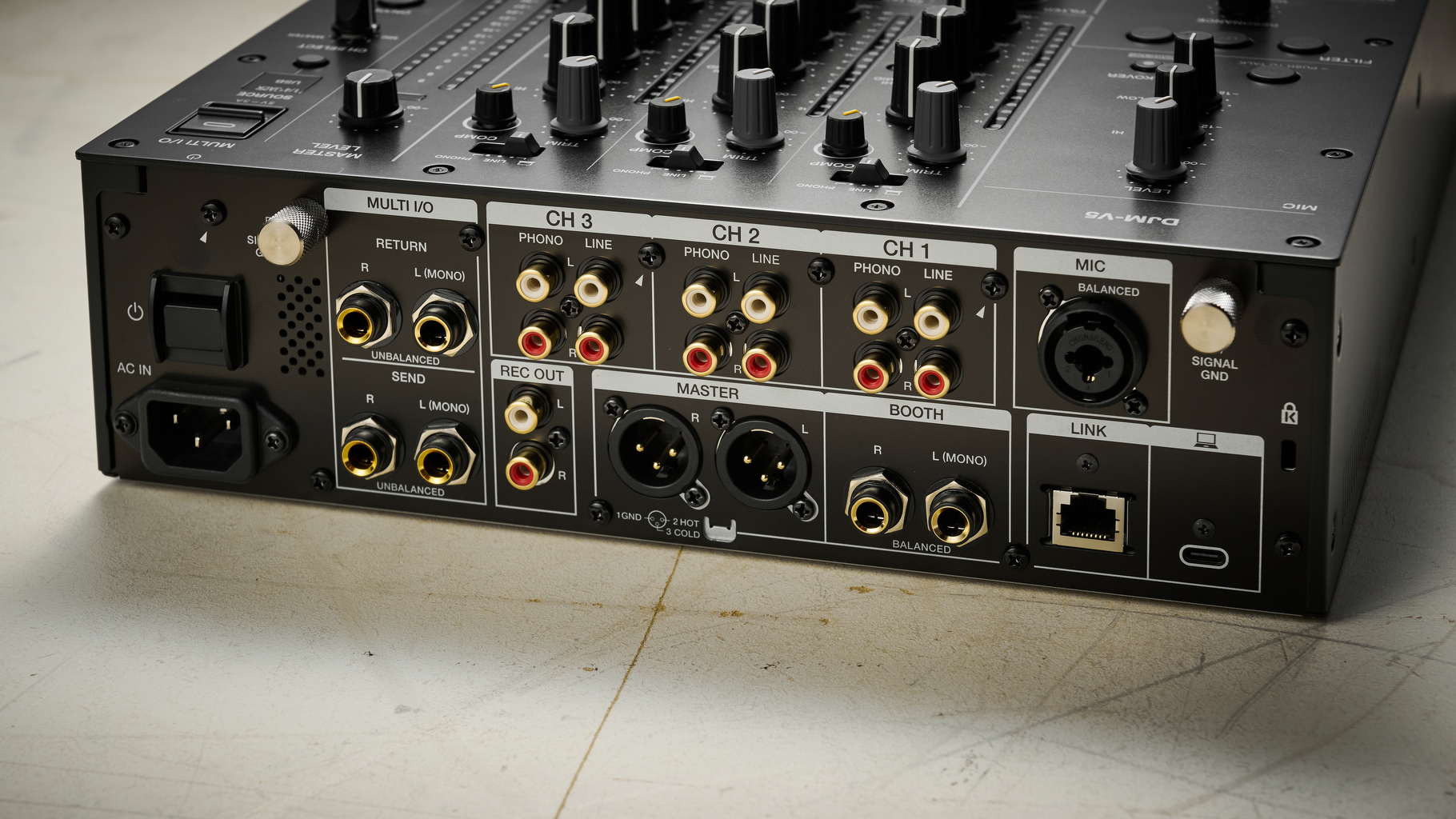 AlphaTheta DJM-V5