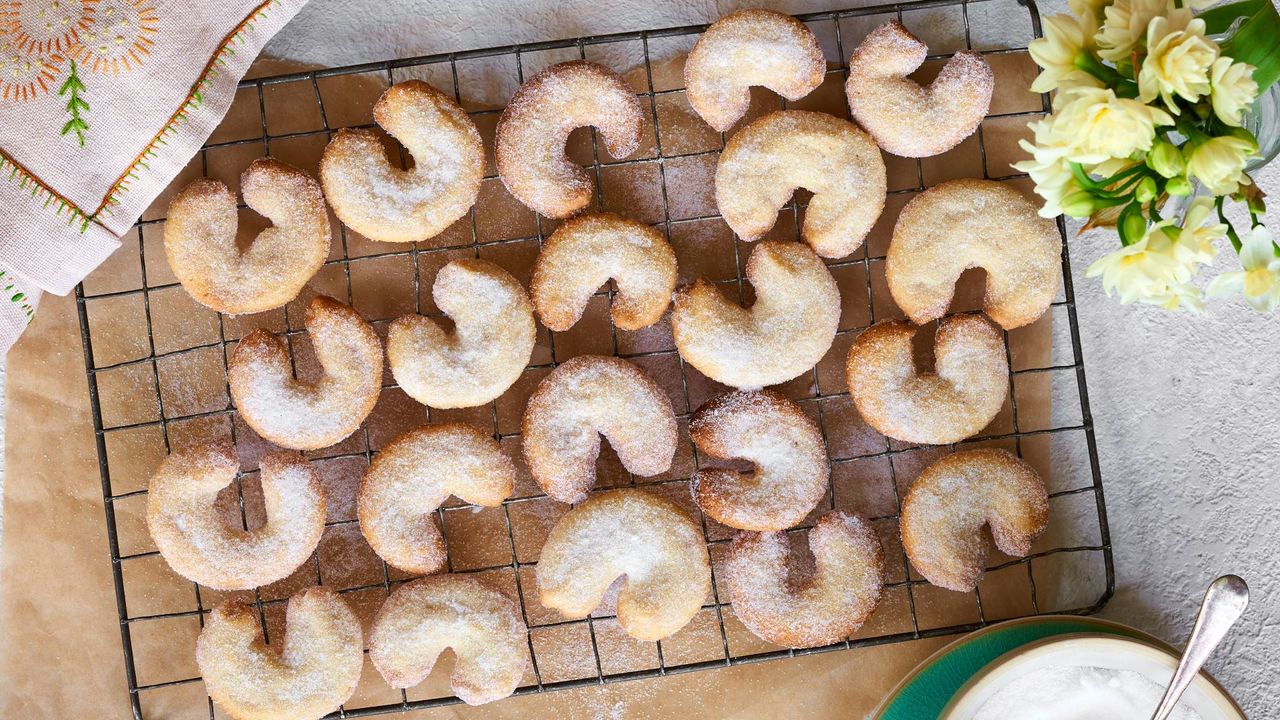 Vanillekipferl biscuits austrian vanilla crescents