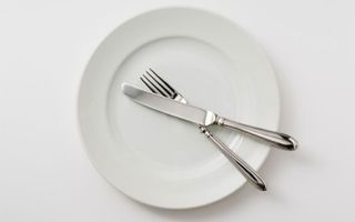 diet myths, diet, ose weight, stop eating, plate, knife and fork