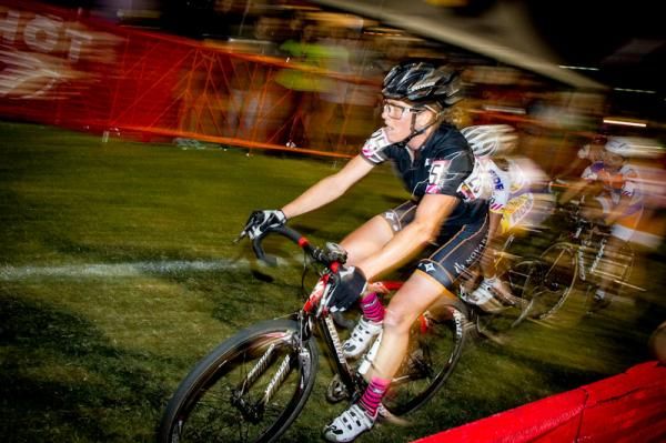 Alison Powers leads on the first lap.