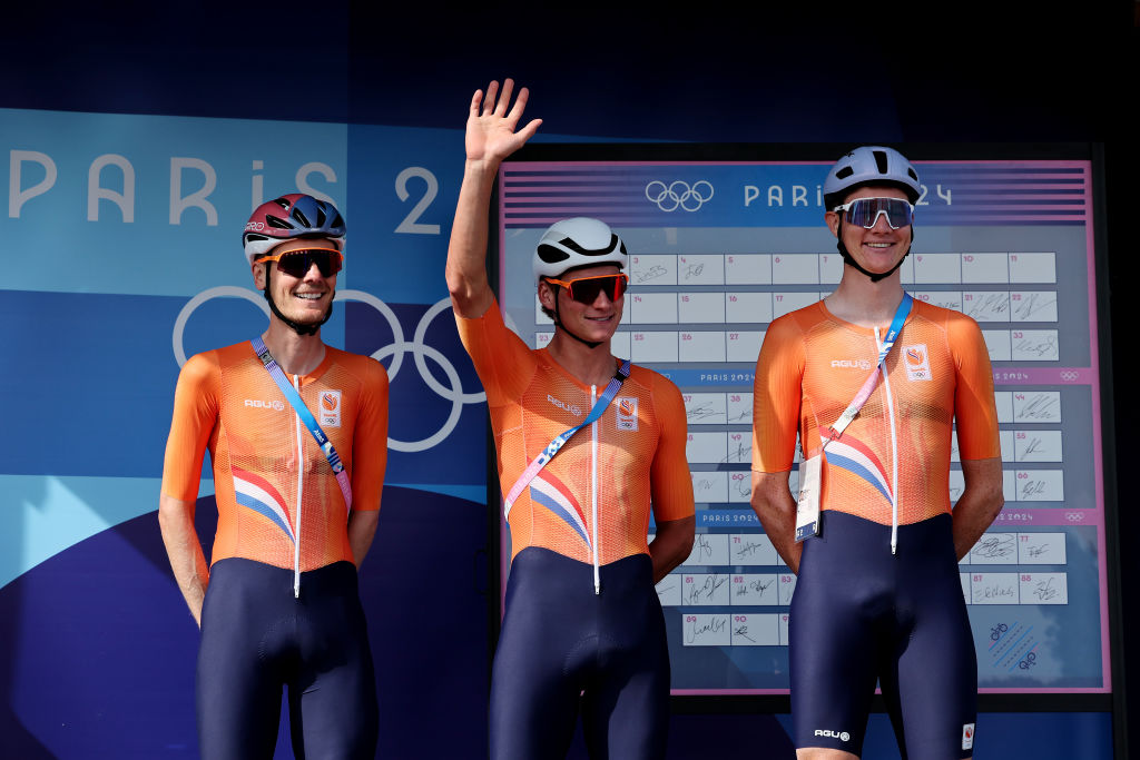 PARIS FRANCE AUGUST 03 Mathieu Van Der Poel C Daan Hoole R Dylan Van Baarle L of Team Netherlands during the Mens Road Race on day eight of the Olympic Games Paris 2024 at trocadero on August 03 2024 in Paris France Photo by Tim de WaeleGetty Images