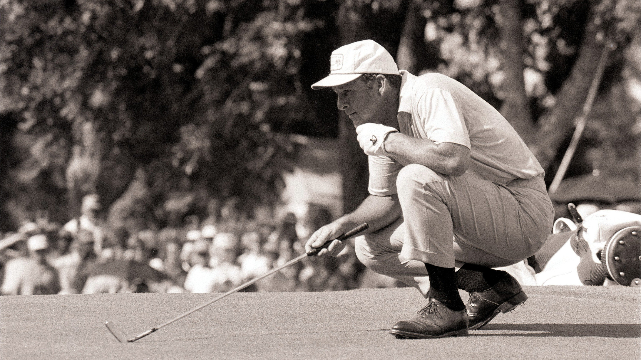 Arnold Palmer lines up a putt at the 1968 PGA Championship