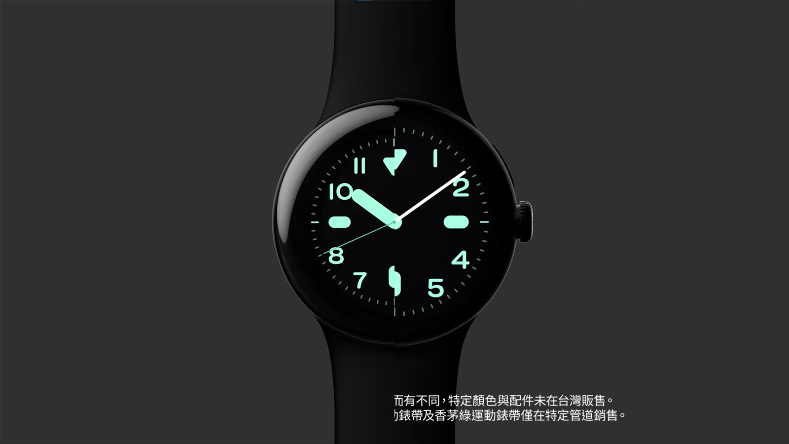 Dos capturas de pantalla del Google Pixel Watch superpuestas, que muestran cómo la esfera del reloj que se muestra en el video original (izquierda) es más pequeña que la del video más reciente de Google Taiwán