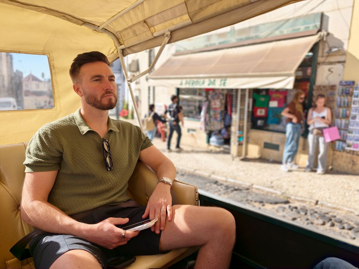 Oppo Find X10 Pro Max image sample gallery: man in a tuktuk