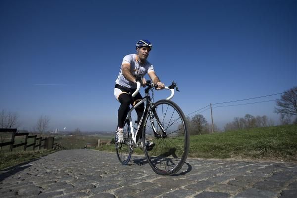 Van Petegem tackles the cobbles on a beautiful Flanders morning