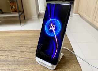 OnePlus 8 Pro Warp Charge 30 wireless charger