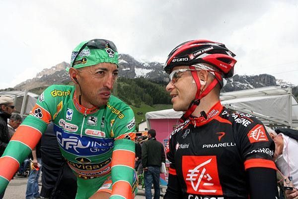 Fortunato Baliani (CSF Group Navigare) talks with Jos&eacute; Rujano Guillen (Caisse d'Epargne)