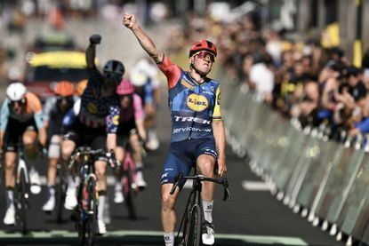 Lidl - Trek team's Danish rider Mads Pedersen celebrates as he crosses the finish line to win the 4th stage of the 113th edition of the Tour de France cycling race, 182 km between Carcassonne and Foix in southwestern France, on July 7, 2026. (Photo by Jeff PACHOUD / AFP)