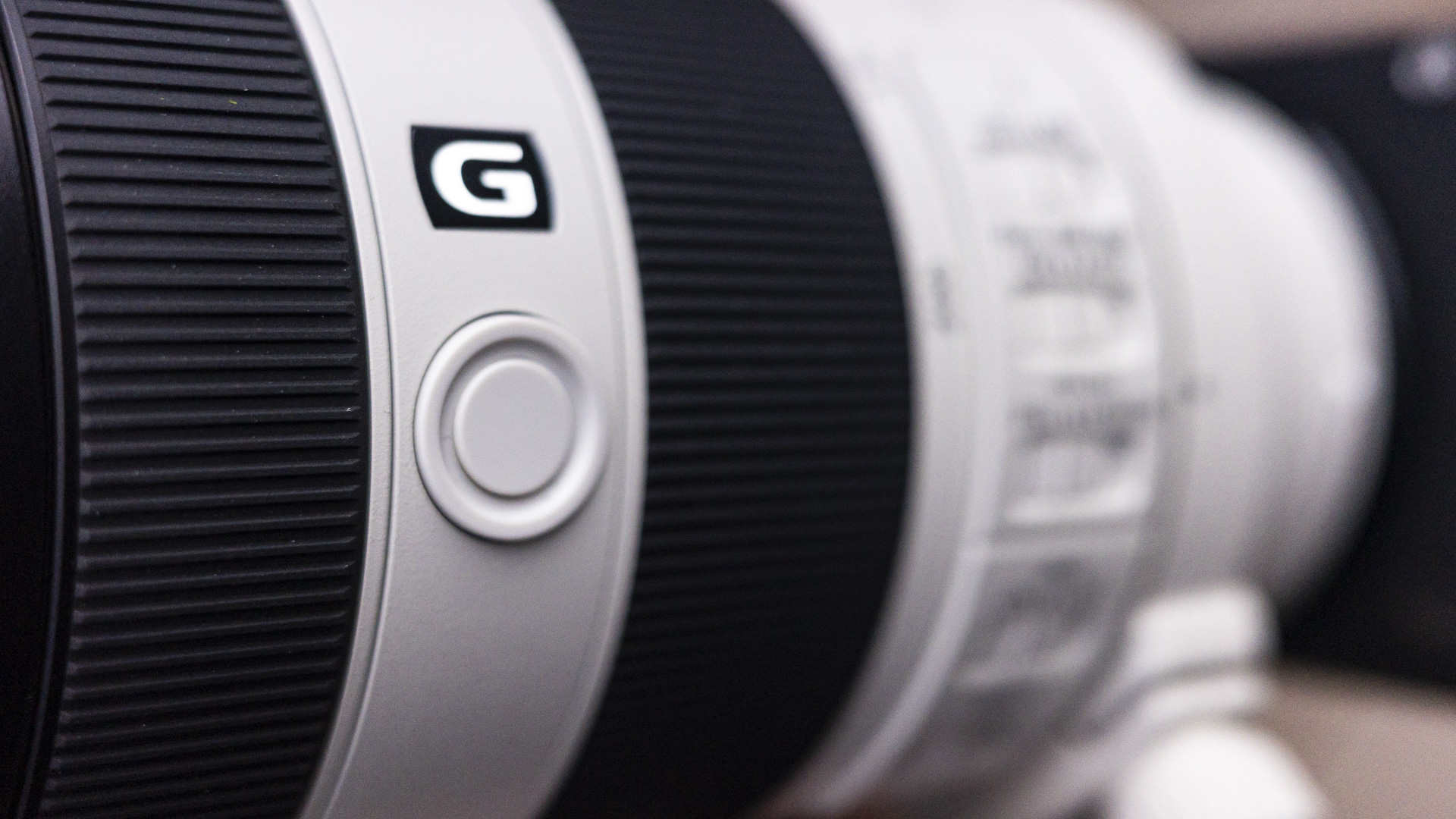 Close up of Sony FE 70-200mm F4 Macro G OSS II lens customizable AF button