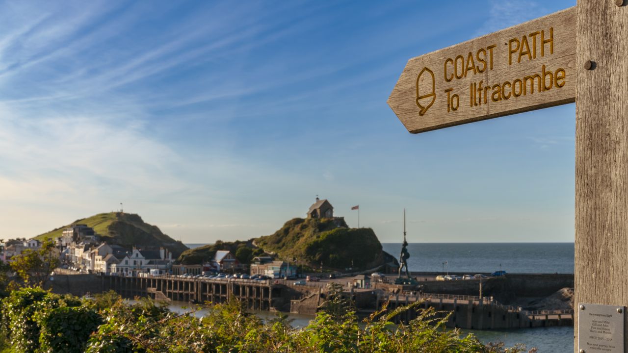 Nice walks near me: Ilfracombe North Devon costal path sign