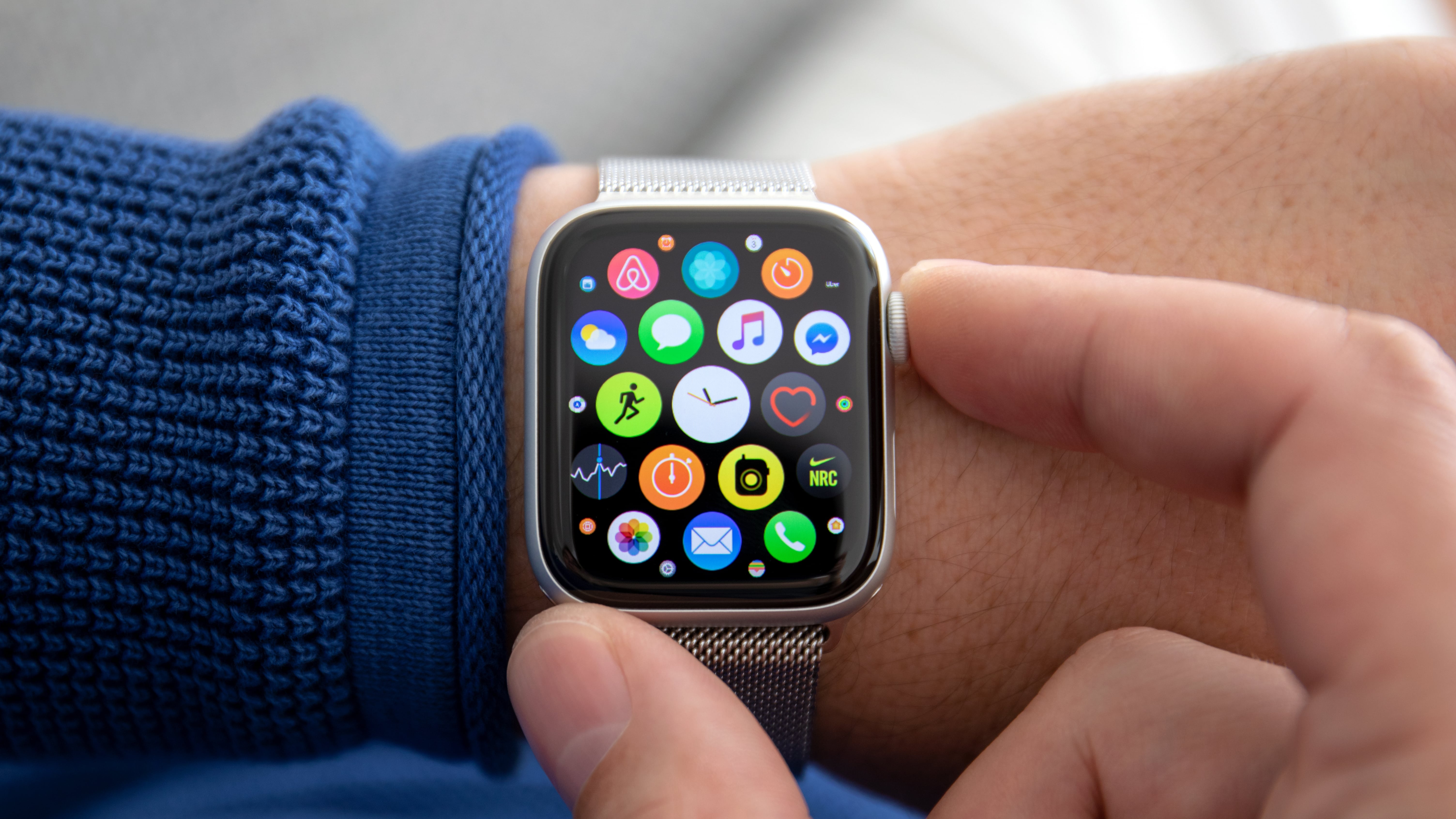 Apple Watch 8 en la muñeca