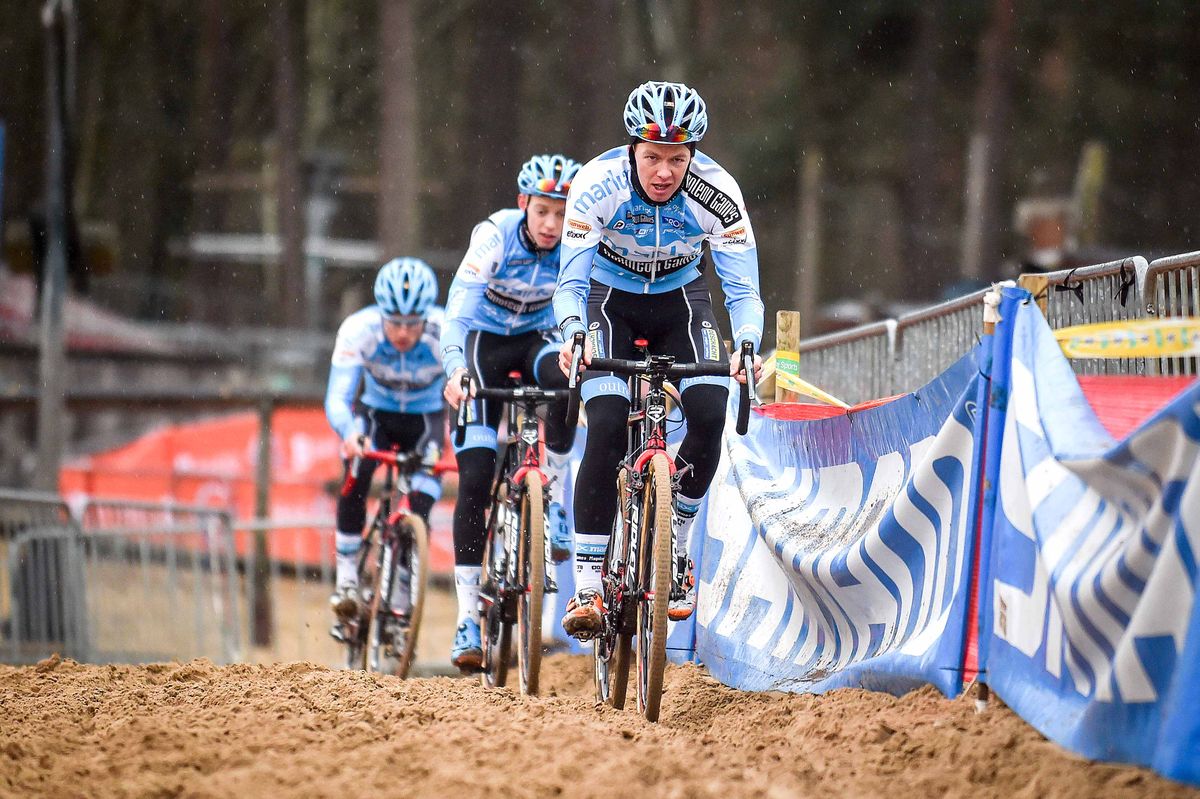Dieter Vanthourenhout leads the team through the sand
