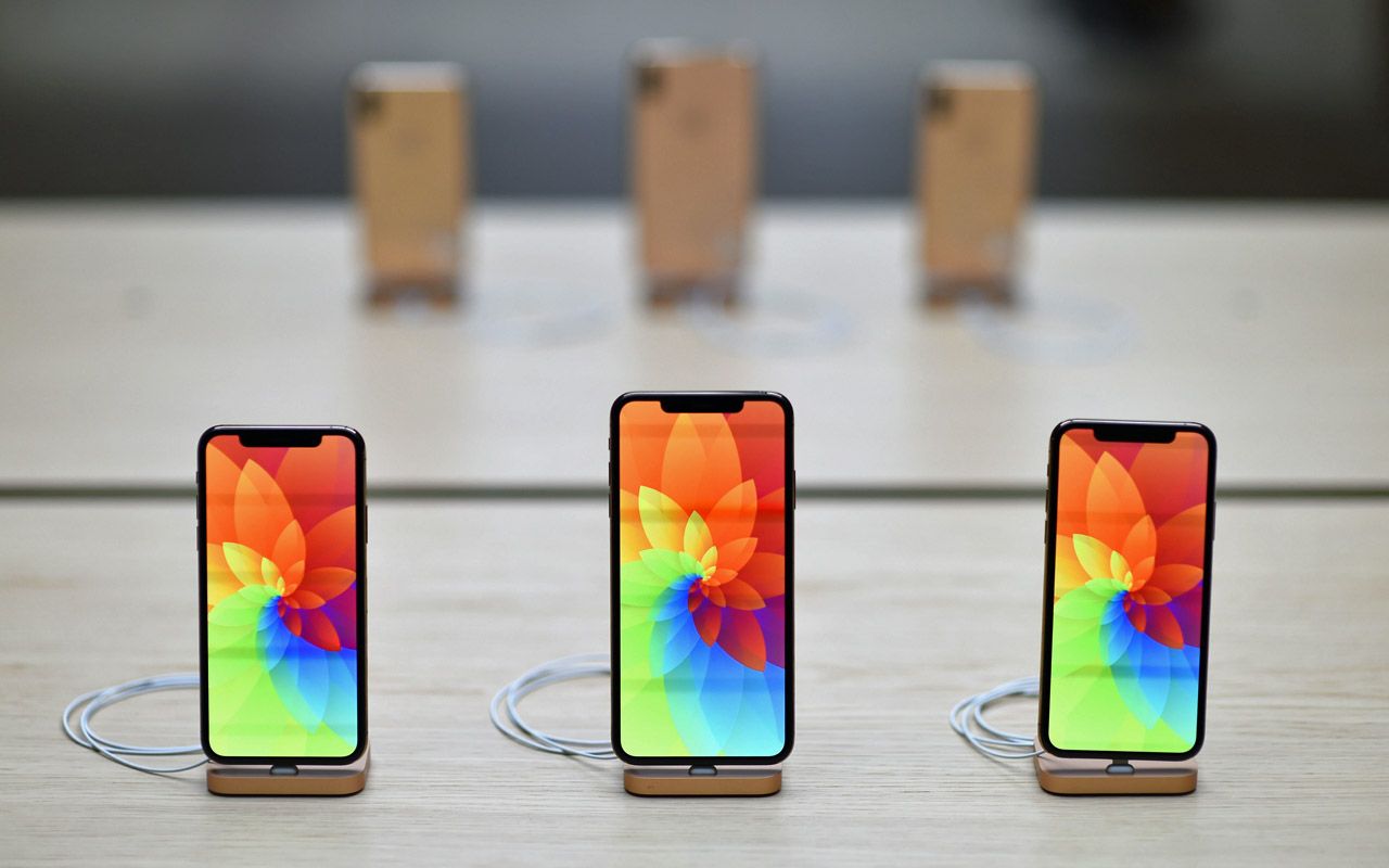 LONDON, ENGLAND - OCTOBER 26:General view of the Apple IPhone XR during the Covent Garden re-opening and iPhone XR launch at Apple store, Covent Garden on October 26, 2018 in London, England.