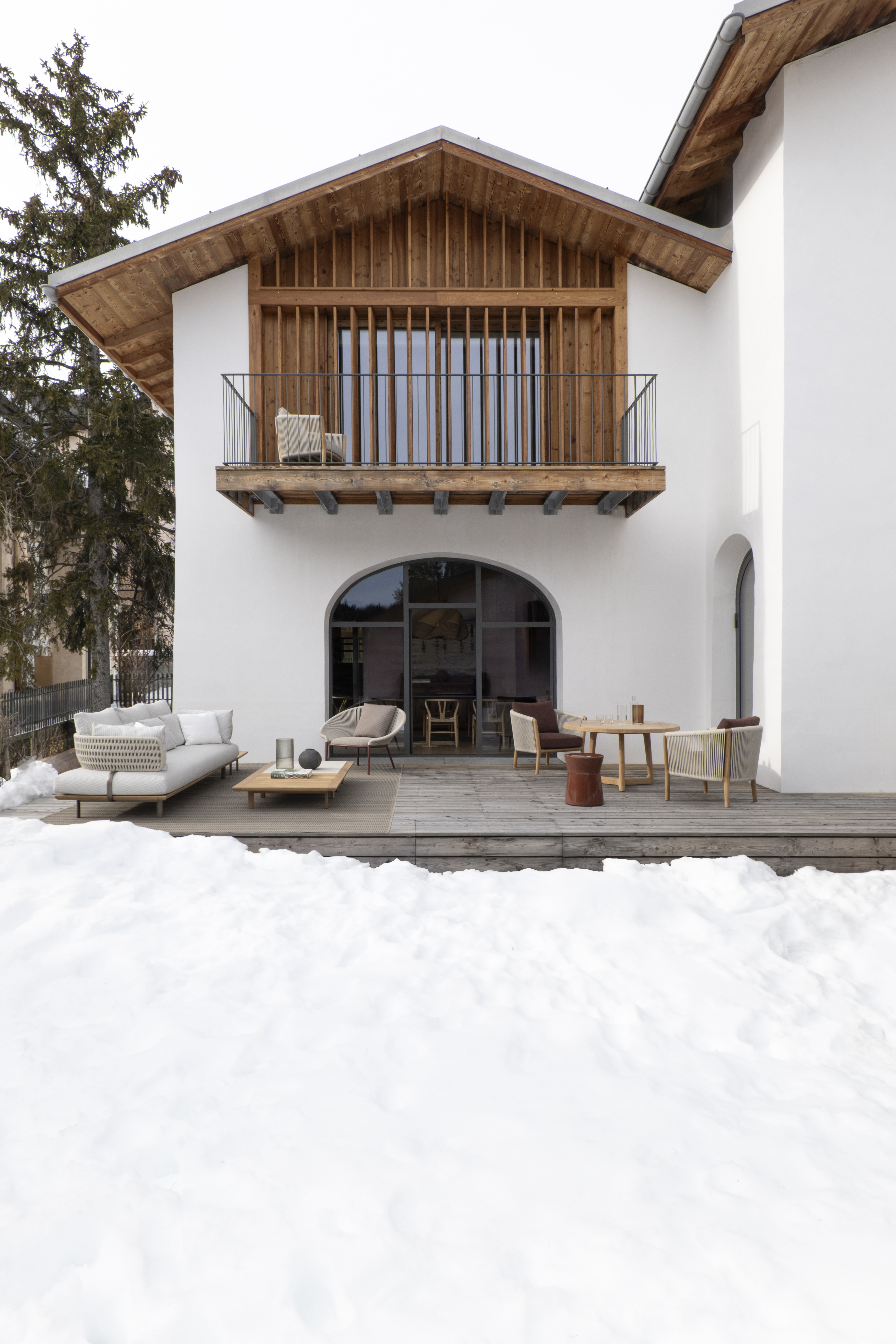 st moritz chalet furnished by Molteni&amp;amp;C