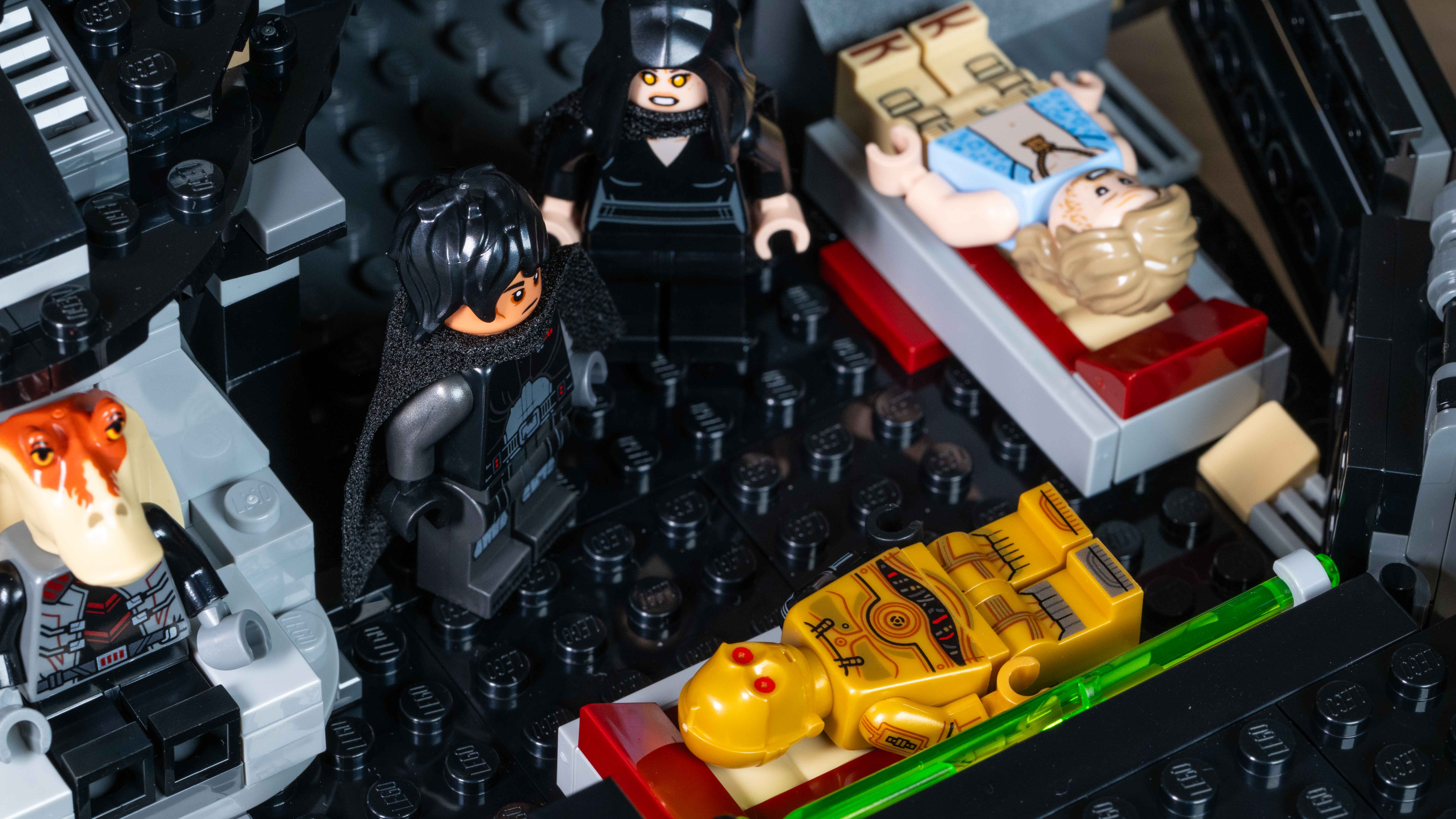 Lego Star Wars The Dark Falcon (75389) sleeping bay