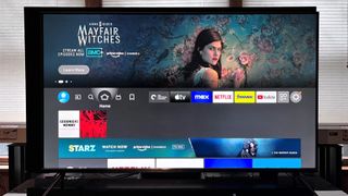 Mit dem Omni QLED hat Amazon die Messlatte für Fire TVs einmal mehr noch oben bugsiert. Aber sind die Smart-TVs ein lohnenswerter Deal zum Prime Day?