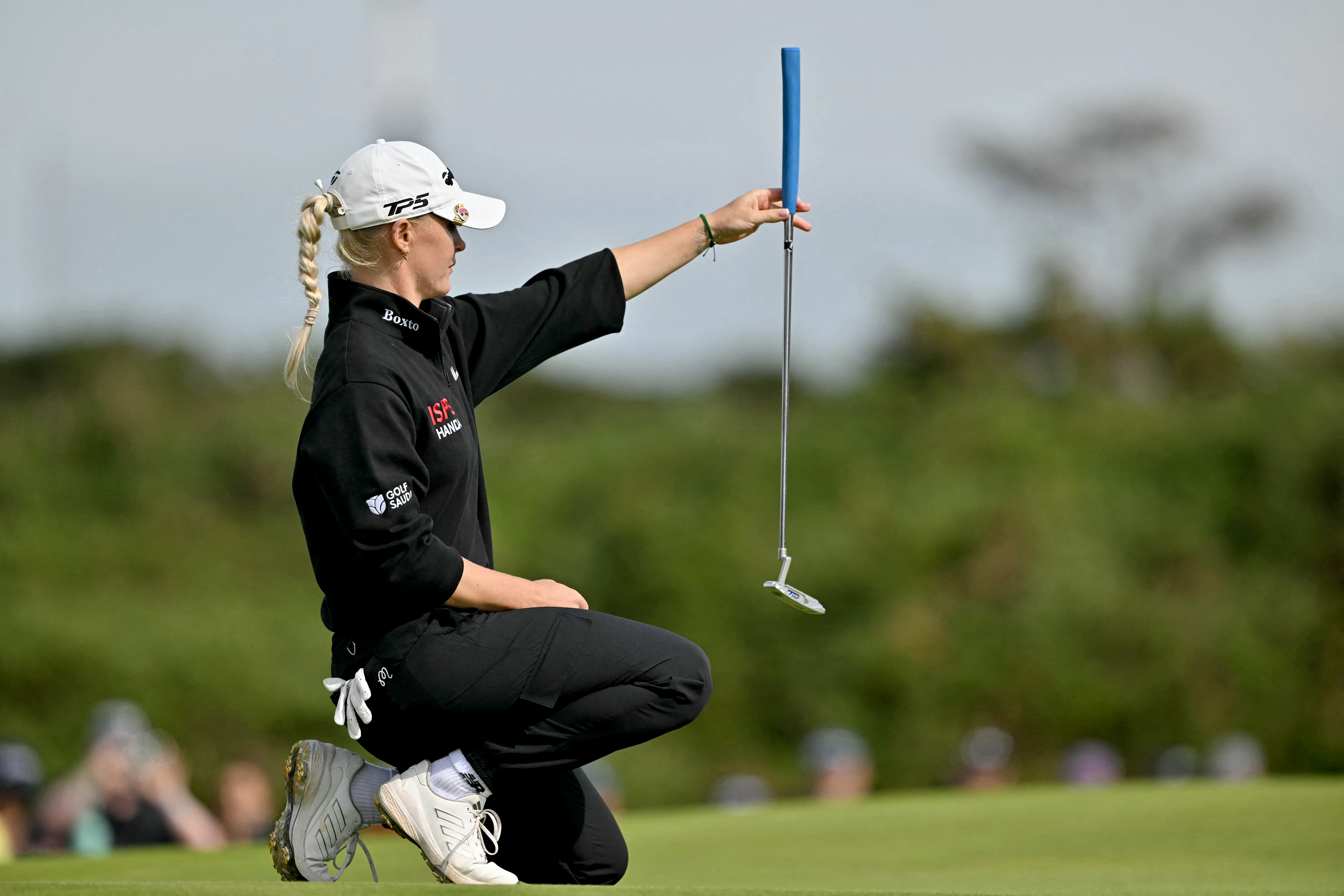 Charley Hull lines up a putt