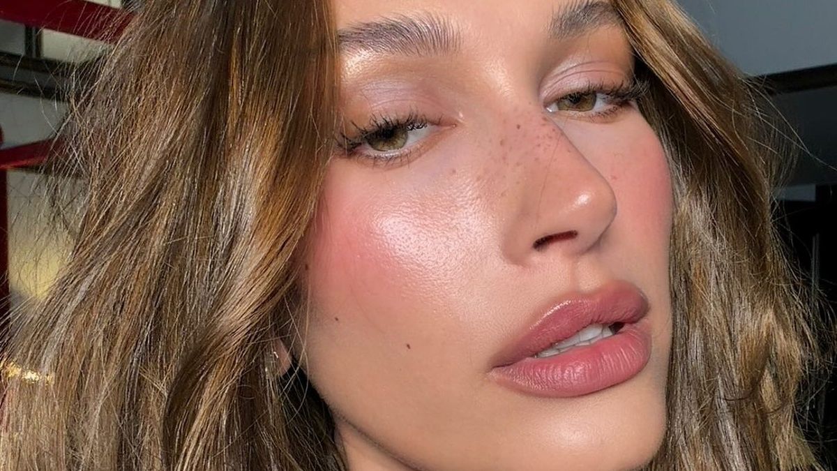 Hailey Bieber's Rose-Brown Lip Combo Is So French Girl Coded—I Wore It in Paris and Earned Instant Compliments