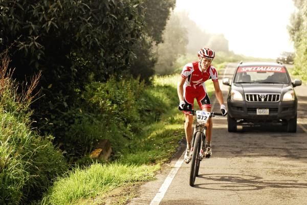Rom Akerson (Specialized) pushes the pace