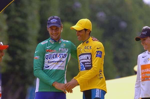 Boonen and Contador congratulate each other.