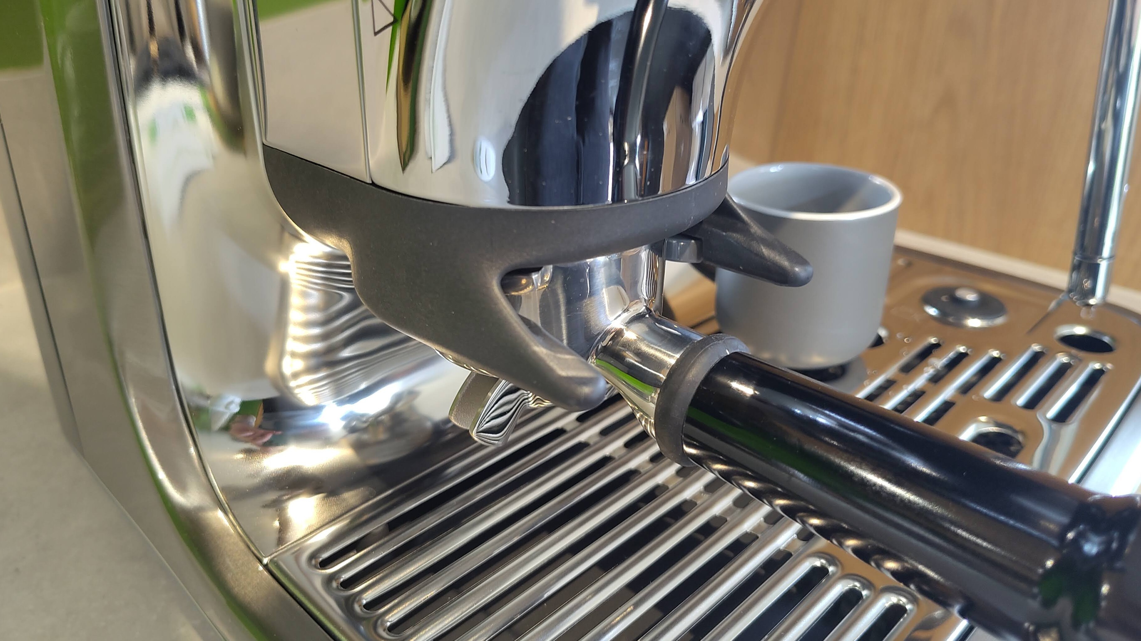 Portafilter handle ready for grinding in Sage Barista Touch Impress with Cold Brew