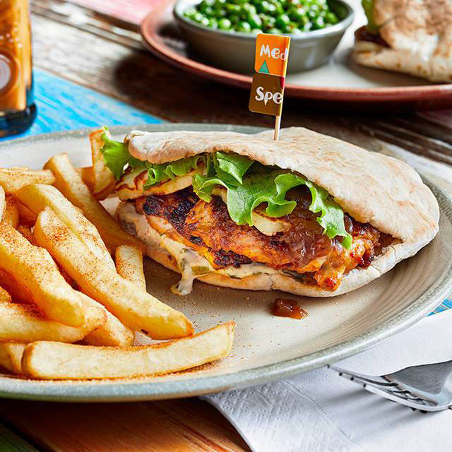 heres-what-everything-on-the-new-veggie-friendly-nandos-menu-tastes-like-4-1556669722-N5y9-column-width-inline
