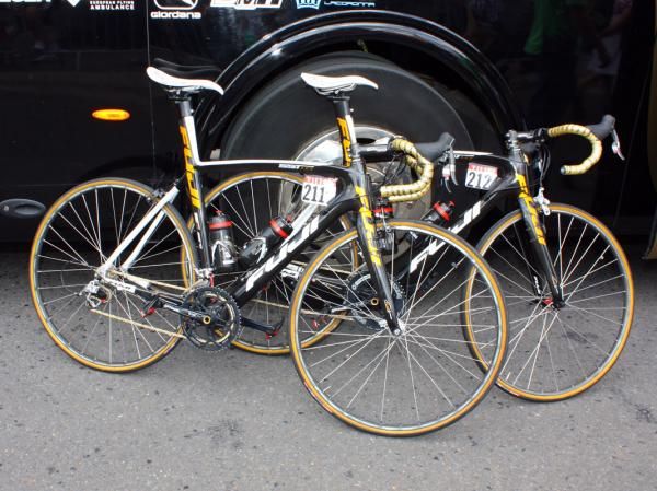 Footon-Servetto riders used their usual SST 1.0 rigs with box-section aluminum tubulars mounted.