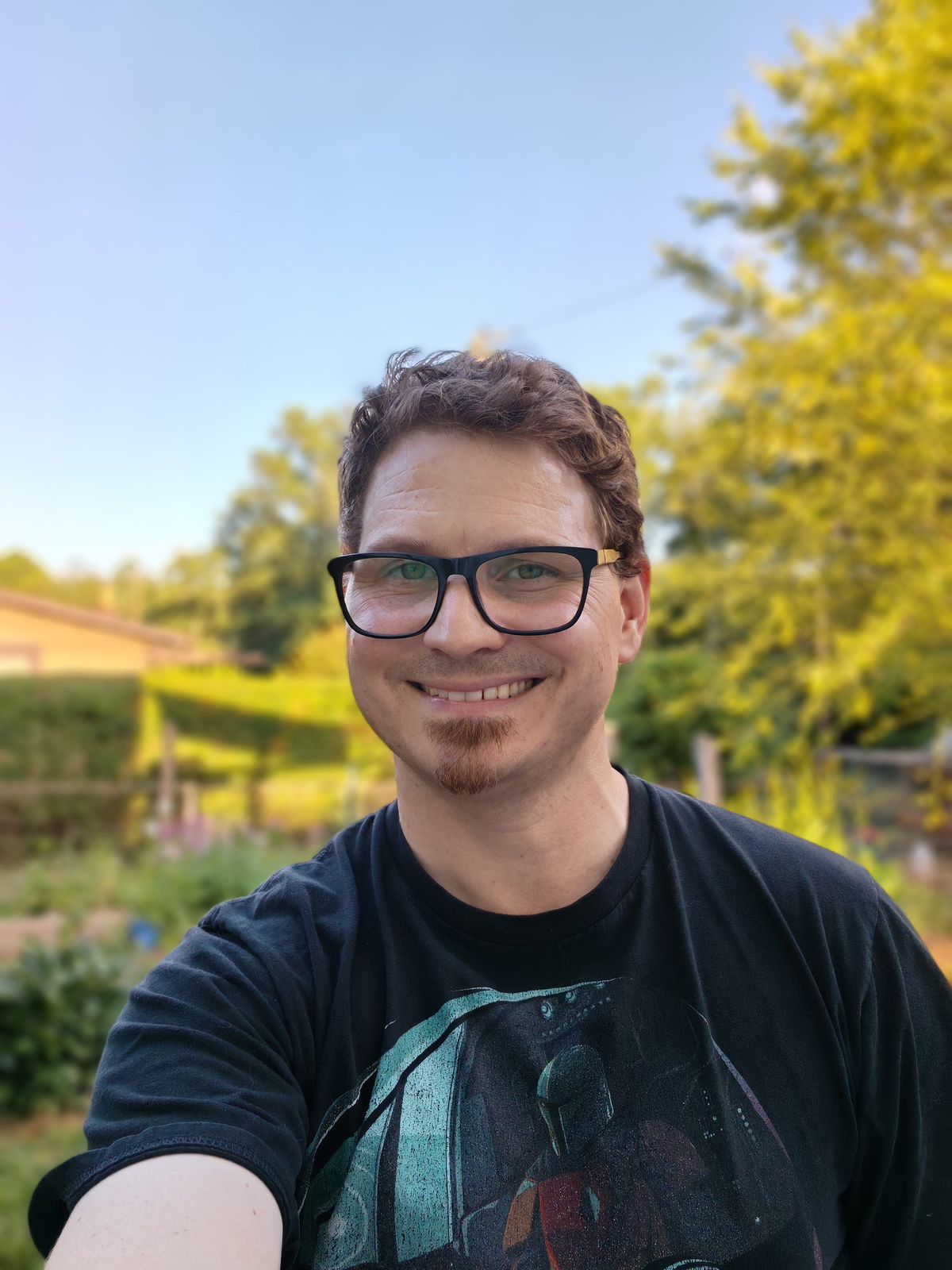Front-facing camera samples from the Honor 200 Pro
